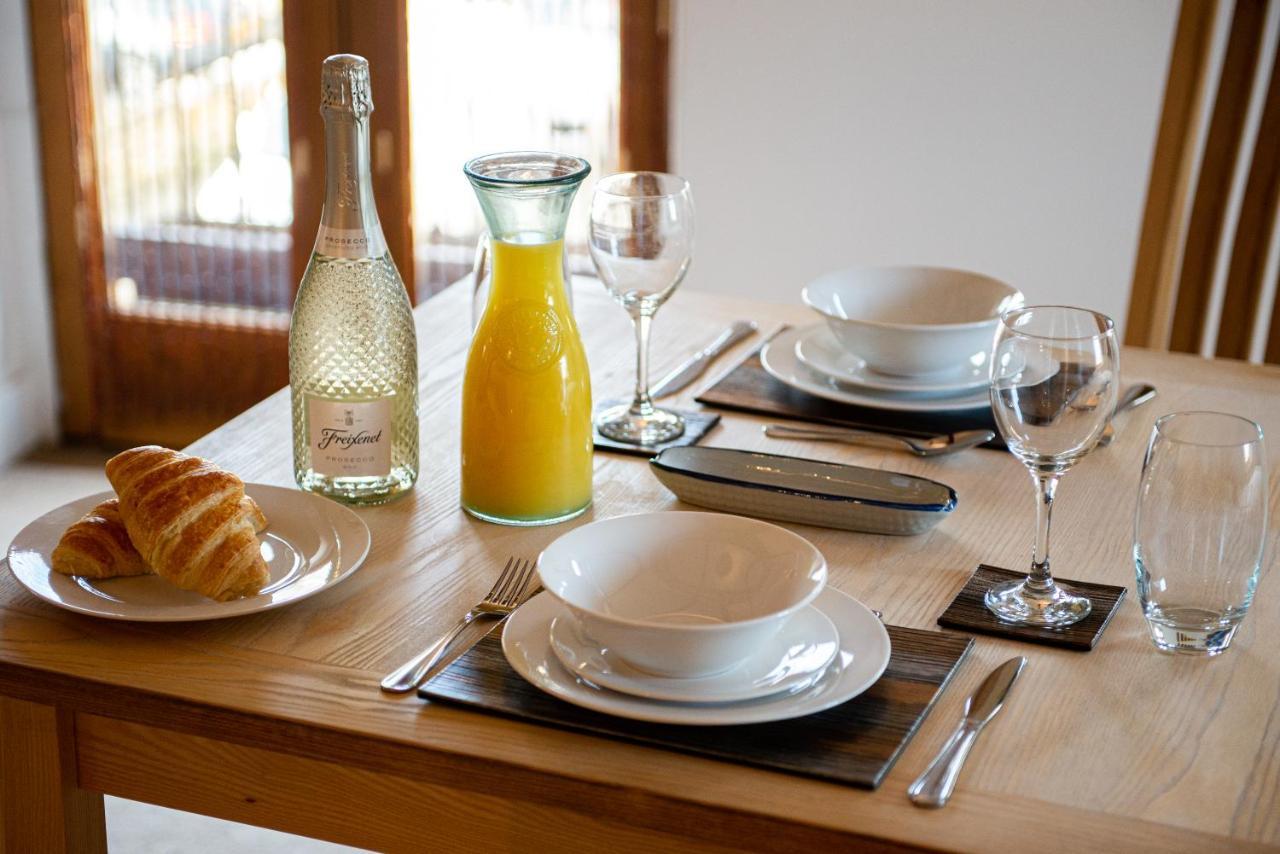 Central Studio Suite - Modern Stay With Free Wifi Stamford Exterior photo